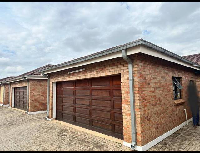 2 BEDROOM PROPERTY TO RENT IN LENASIA EXT 9